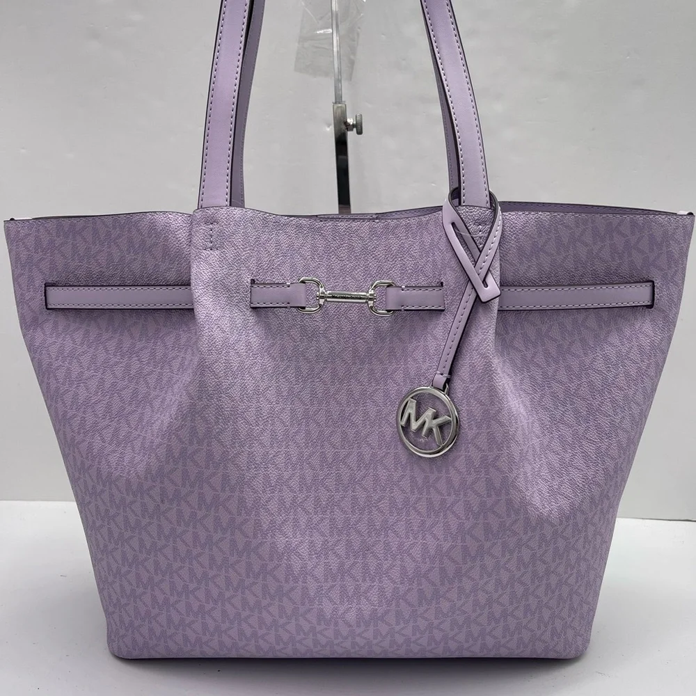 MICHAEL KORS Carson Large Signature Logo CZ Shoulder Tote Bag
Light Quartz
NWT - Picture 15 of 16